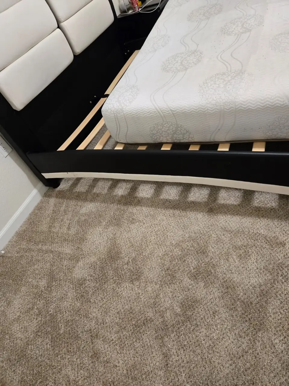 The same bedside carpet and mattress edge after cleaning
